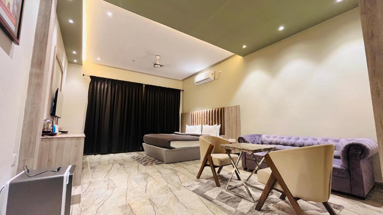 Sargawa The Palace Resort Ambikapur Extérieur photo